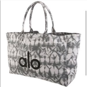 New in bag alo yoga tie dye tote
